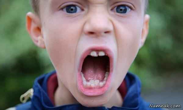 پسری با دو ردیف دندان